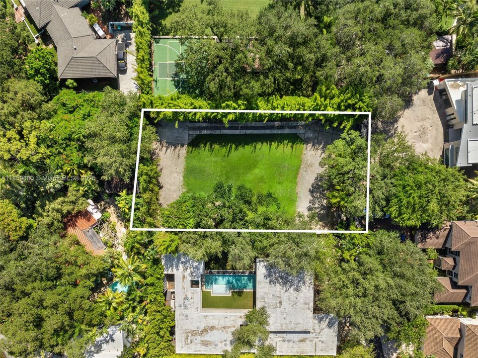 最近售出: $5,980,000 (0.35 acres)