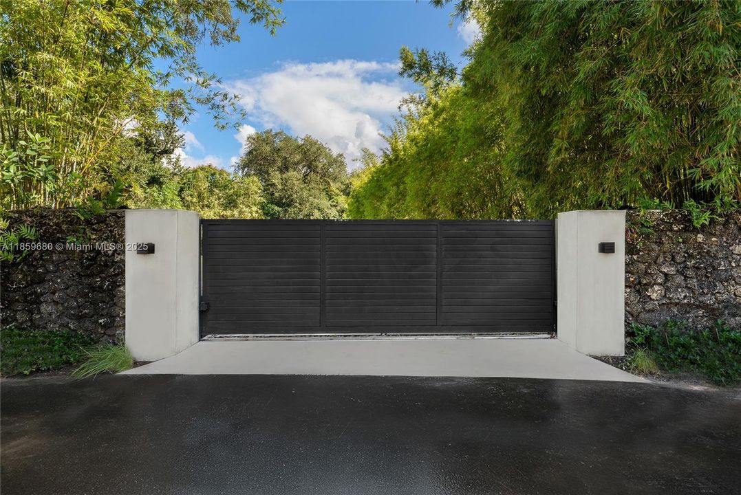 最近售出: $5,980,000 (0.35 acres)