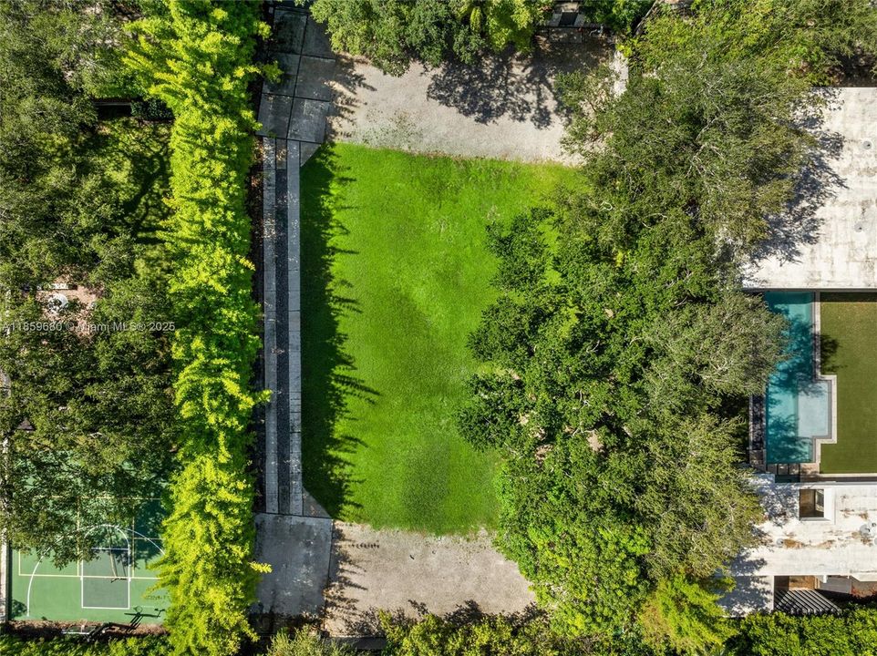 最近售出: $5,980,000 (0.35 acres)