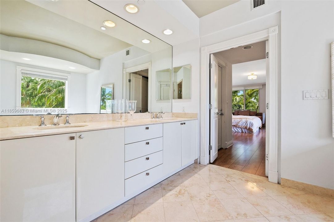 На продажу: $3,950,000 (4 спален, 5 ванн, 2780 Квадратных фут)