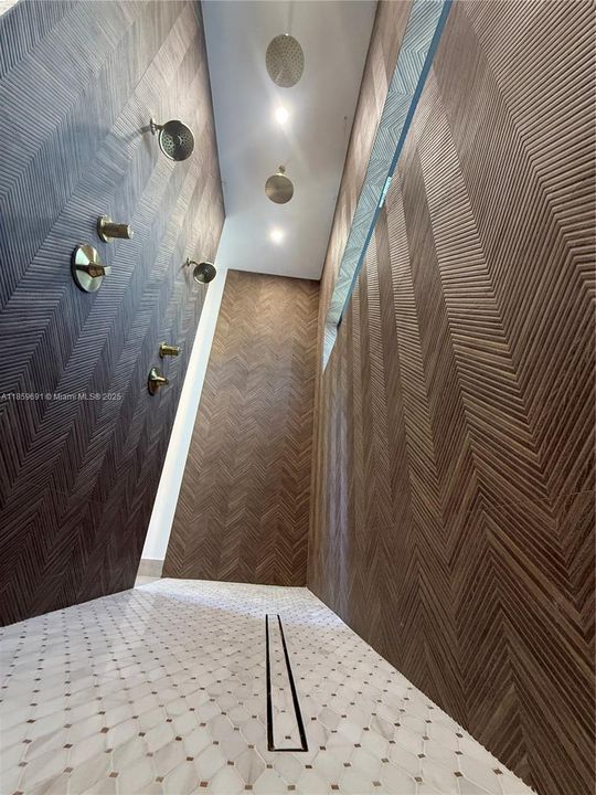 Active With Contract: $1,695,000 (4 beds, 5 baths, 0 Square Feet)