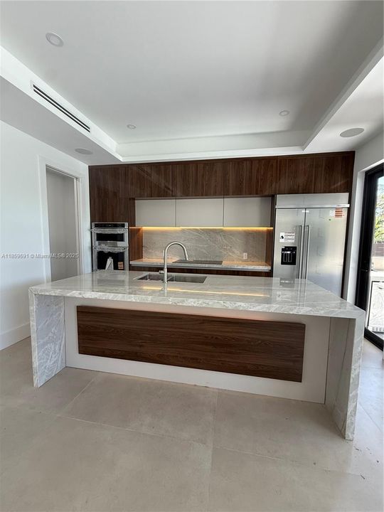 Active With Contract: $1,695,000 (4 beds, 5 baths, 0 Square Feet)