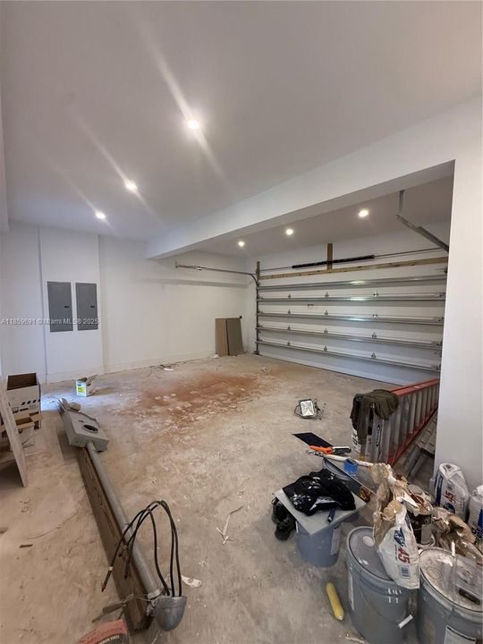 Active With Contract: $1,695,000 (4 beds, 5 baths, 0 Square Feet)