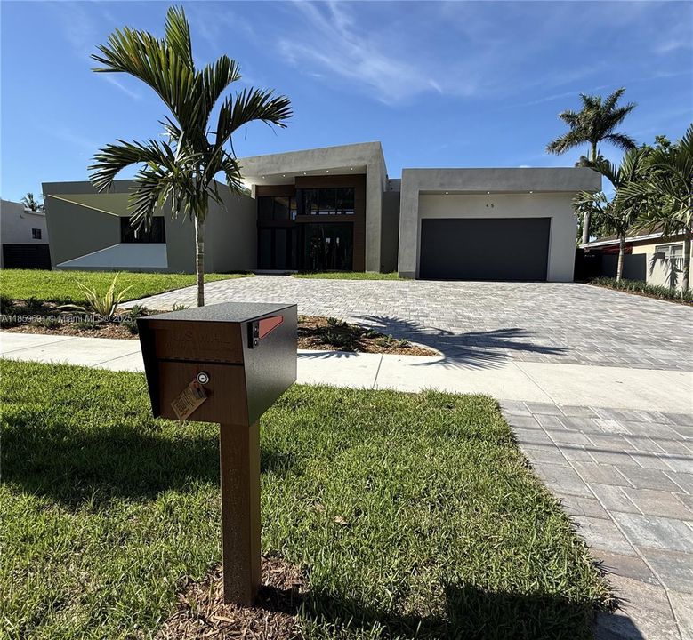 Active With Contract: $1,695,000 (4 beds, 5 baths, 0 Square Feet)