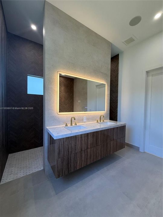 Active With Contract: $1,695,000 (4 beds, 5 baths, 0 Square Feet)