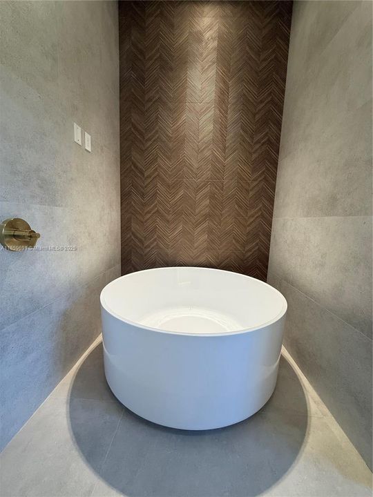 Active With Contract: $1,695,000 (4 beds, 5 baths, 0 Square Feet)