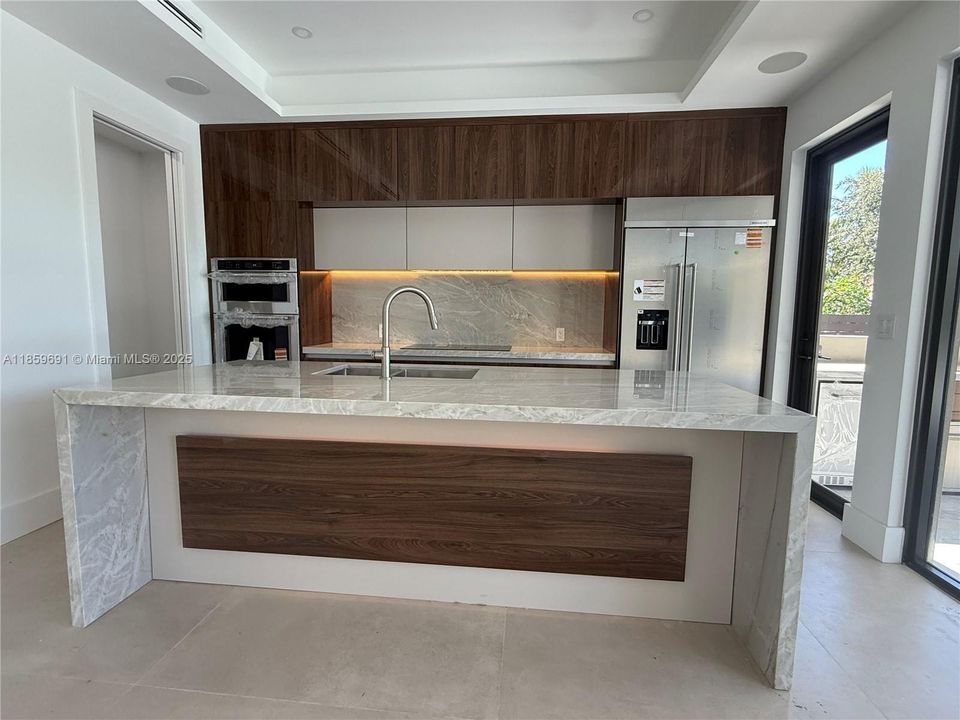 Active With Contract: $1,695,000 (4 beds, 5 baths, 0 Square Feet)