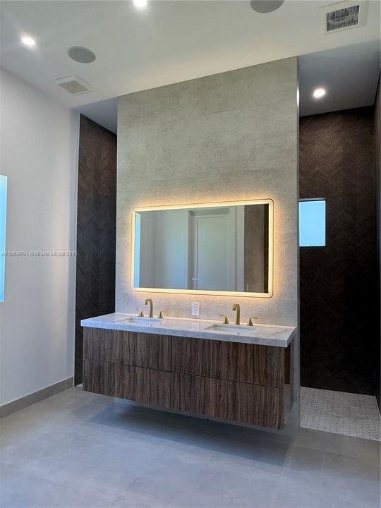 Active With Contract: $1,695,000 (4 beds, 5 baths, 0 Square Feet)