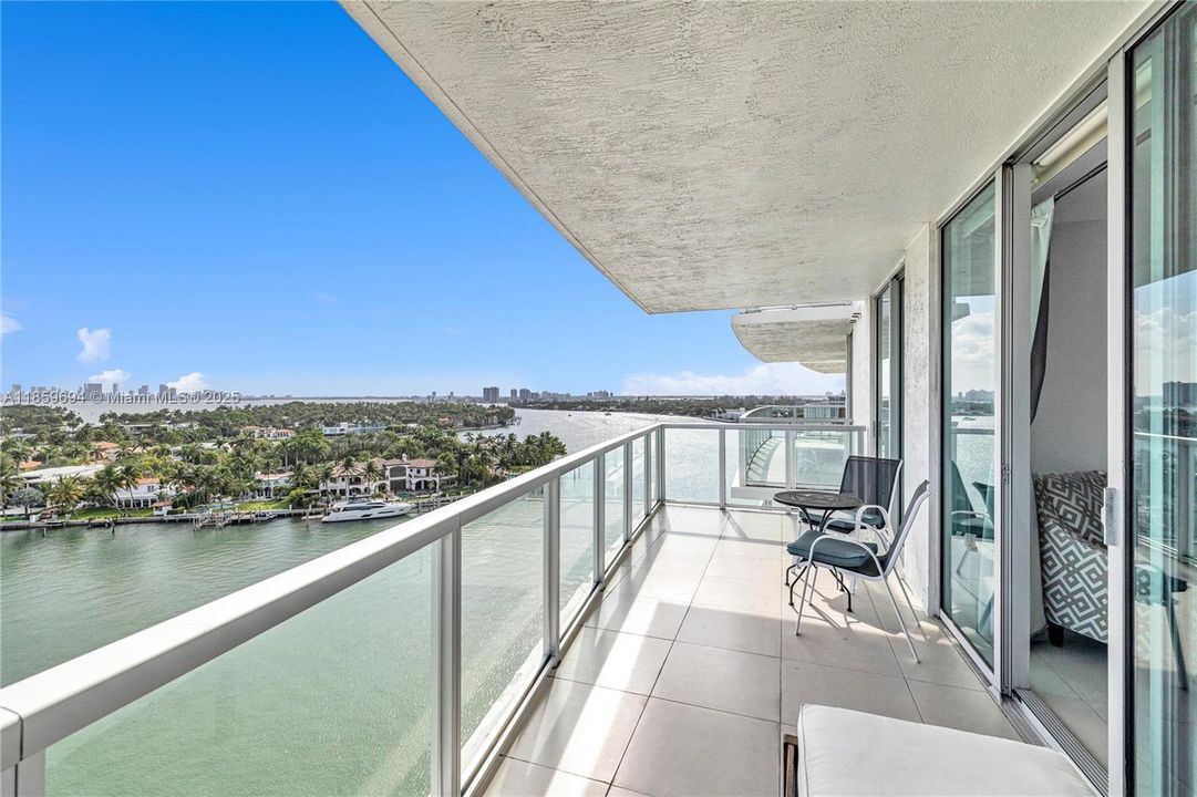 待售: $890,000 (2 贝兹, 2 浴室, 942 平方英尺)