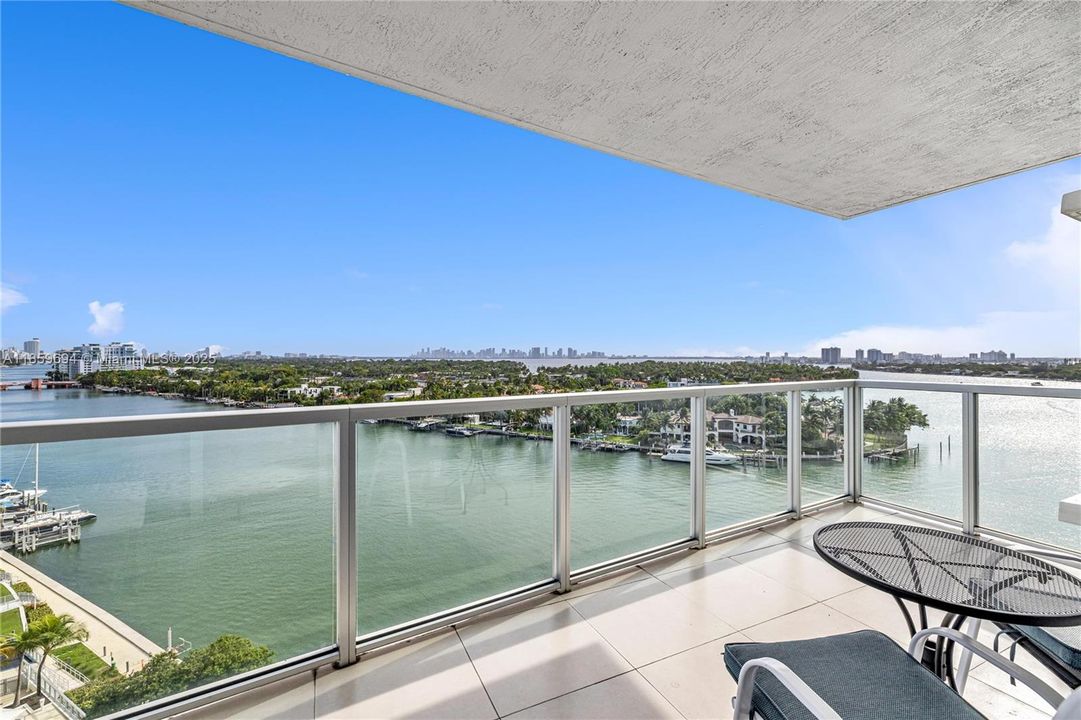 待售: $890,000 (2 贝兹, 2 浴室, 942 平方英尺)