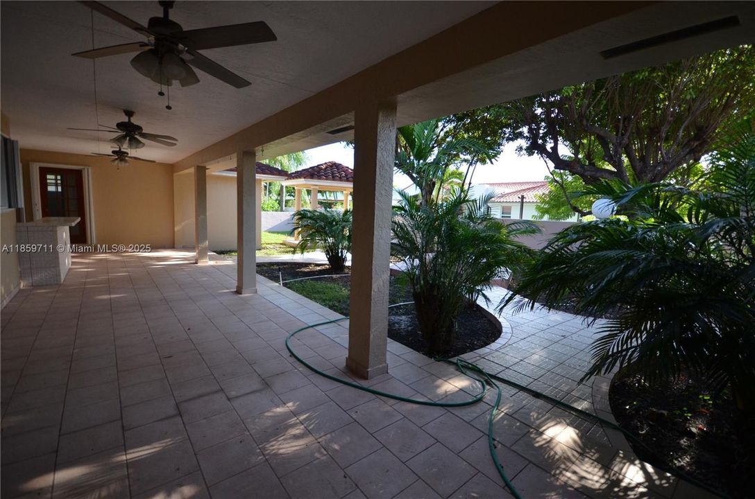 Recently Sold: $1,299,999 (5 beds, 3 baths, 3086 Square Feet)