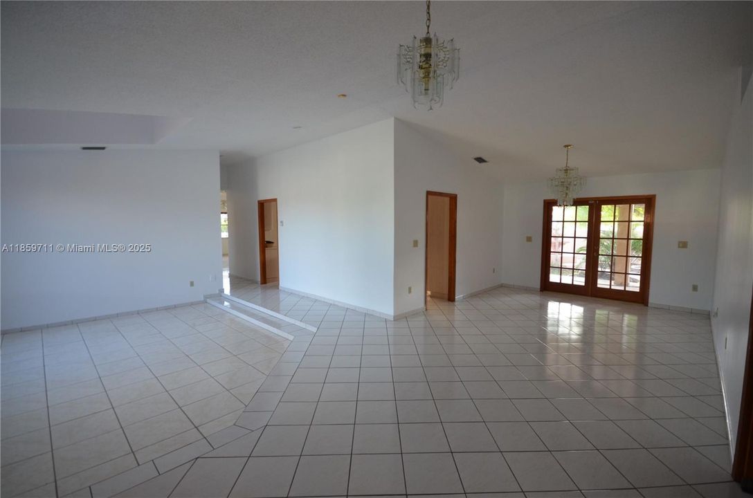 Recently Sold: $1,299,999 (5 beds, 3 baths, 3086 Square Feet)