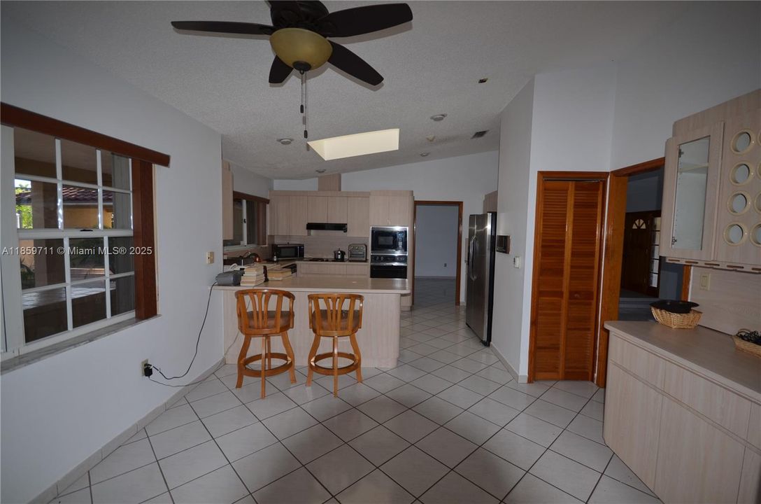 Recently Sold: $1,299,999 (5 beds, 3 baths, 3086 Square Feet)