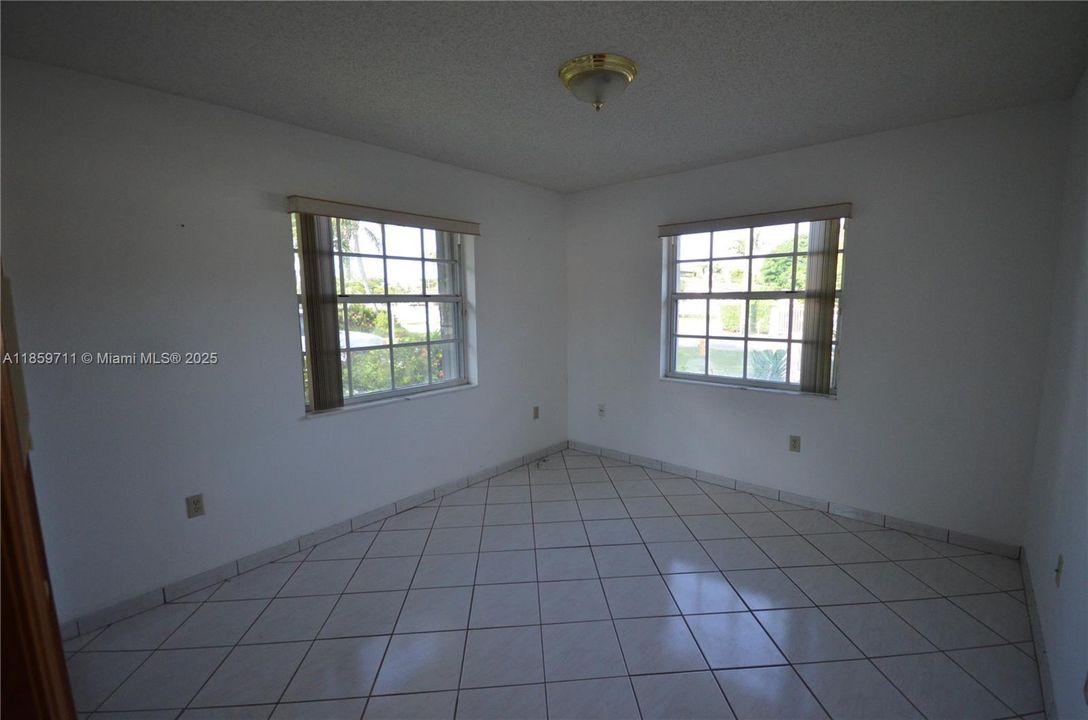 Recently Sold: $1,299,999 (5 beds, 3 baths, 3086 Square Feet)