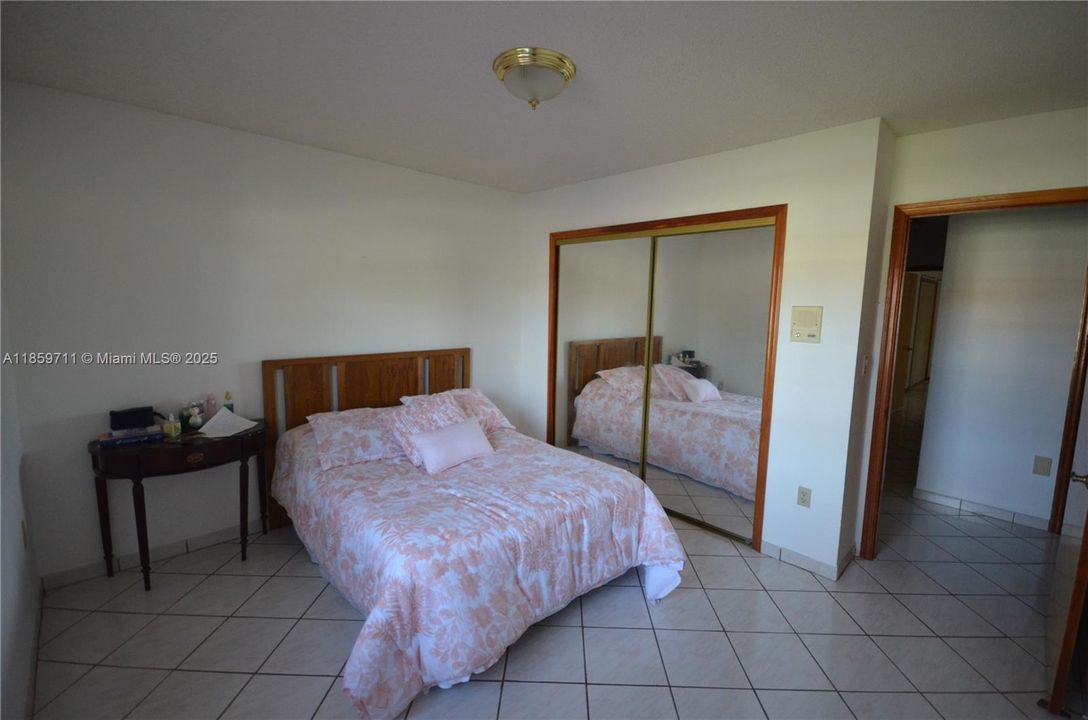 Recently Sold: $1,299,999 (5 beds, 3 baths, 3086 Square Feet)