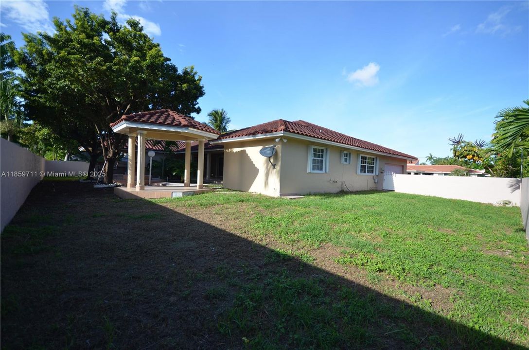 Recently Sold: $1,299,999 (5 beds, 3 baths, 3086 Square Feet)