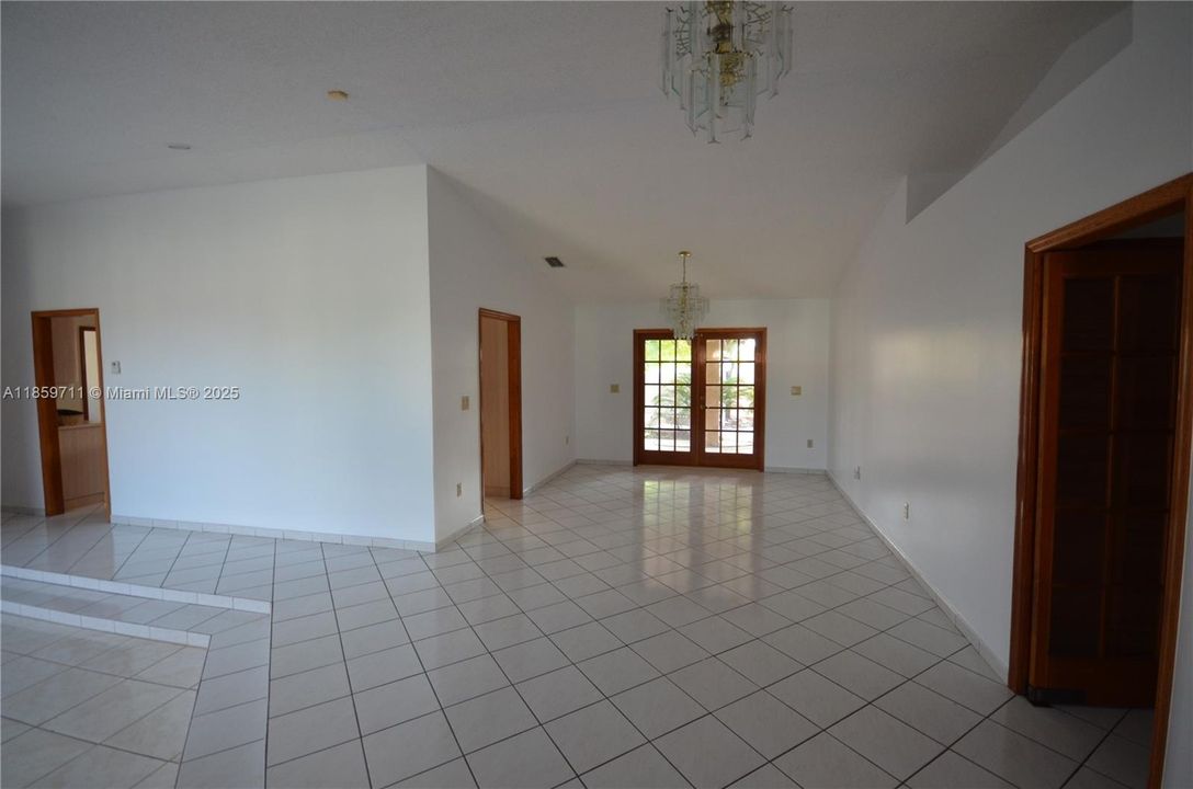 Recently Sold: $1,299,999 (5 beds, 3 baths, 3086 Square Feet)