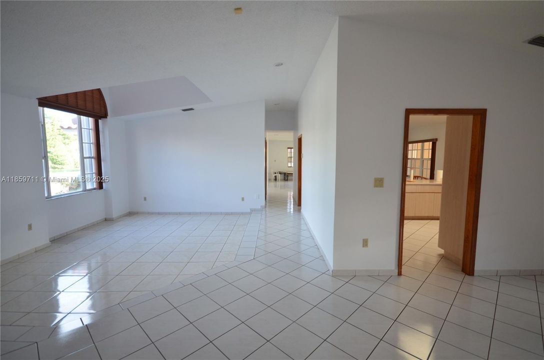 Recently Sold: $1,299,999 (5 beds, 3 baths, 3086 Square Feet)