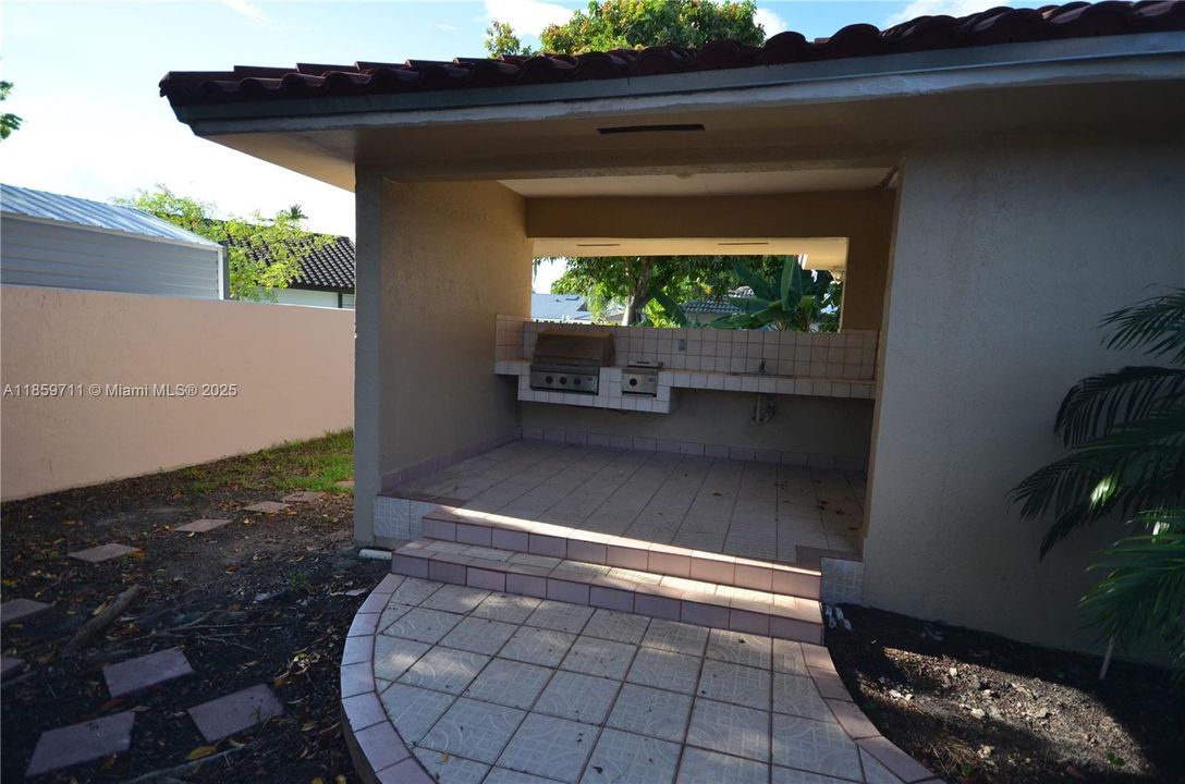 Recently Sold: $1,299,999 (5 beds, 3 baths, 3086 Square Feet)