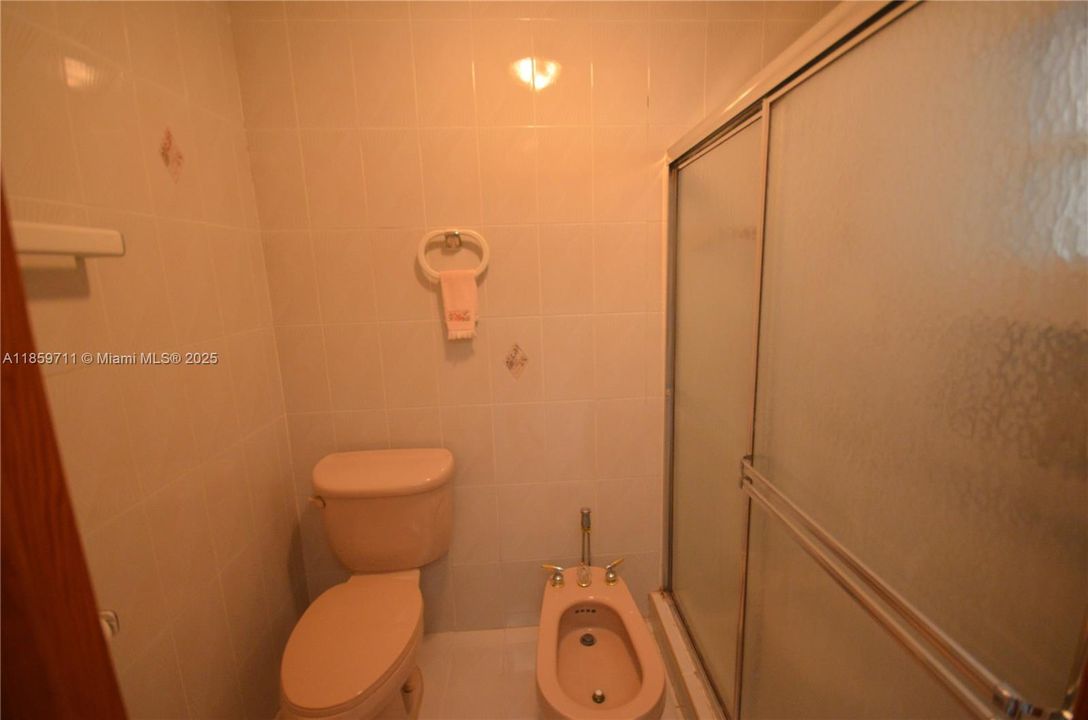 Recently Sold: $1,299,999 (5 beds, 3 baths, 3086 Square Feet)