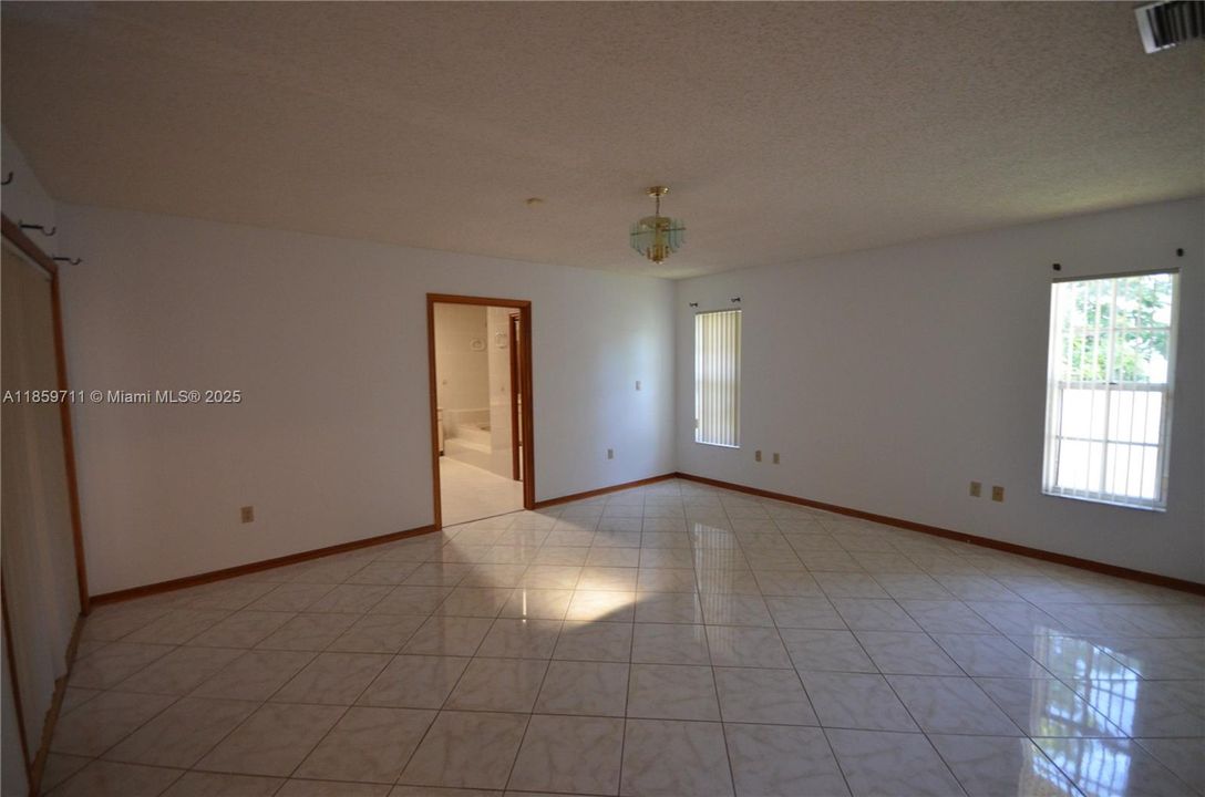 Recently Sold: $1,299,999 (5 beds, 3 baths, 3086 Square Feet)