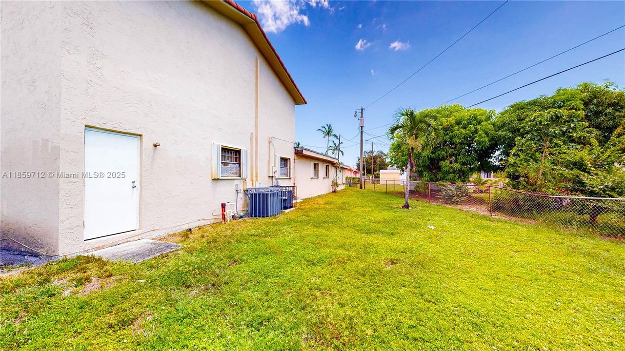 For Sale: $899,900 (7 beds, 3 baths, 5251 Square Feet)