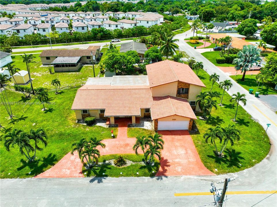 For Sale: $899,900 (7 beds, 3 baths, 5251 Square Feet)