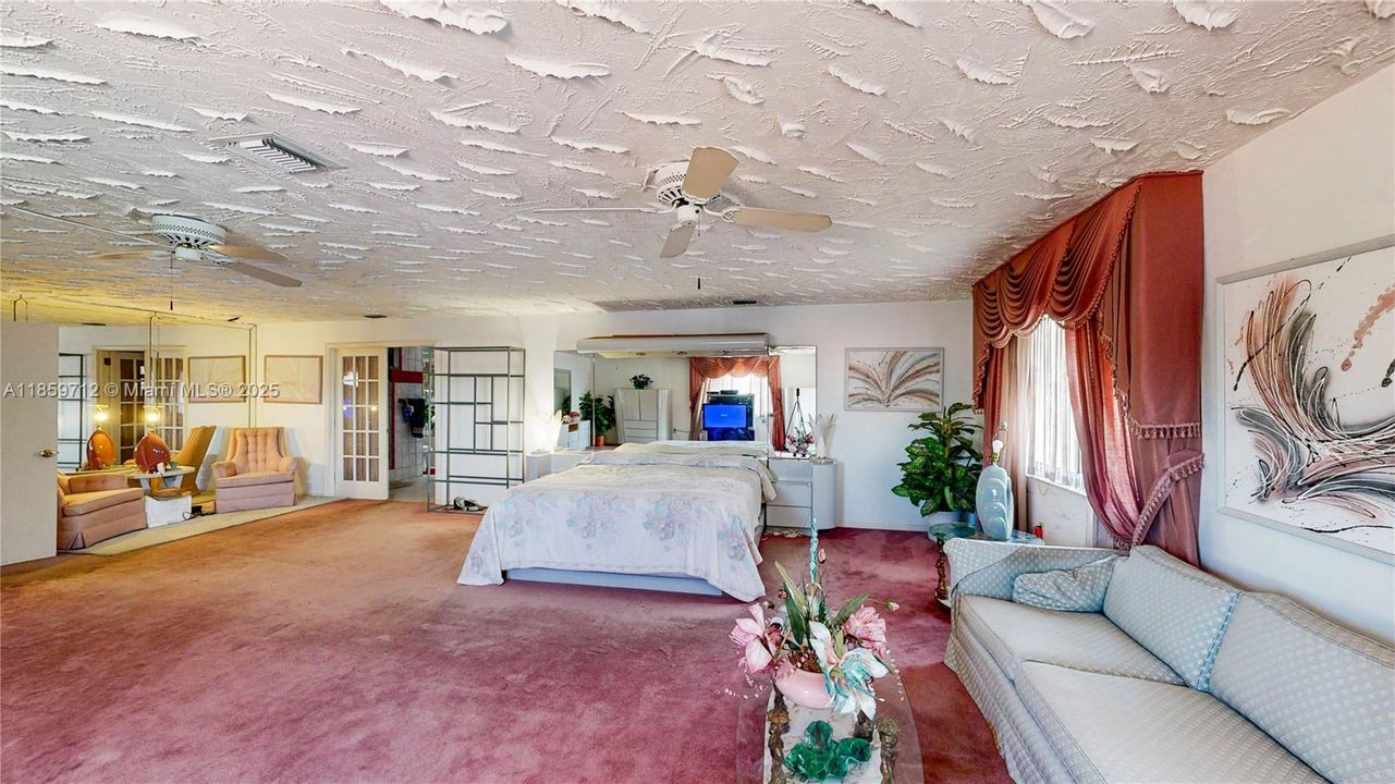 For Sale: $899,900 (7 beds, 3 baths, 5251 Square Feet)