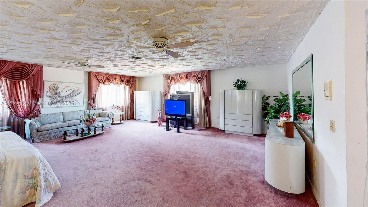 For Sale: $899,900 (7 beds, 3 baths, 5251 Square Feet)