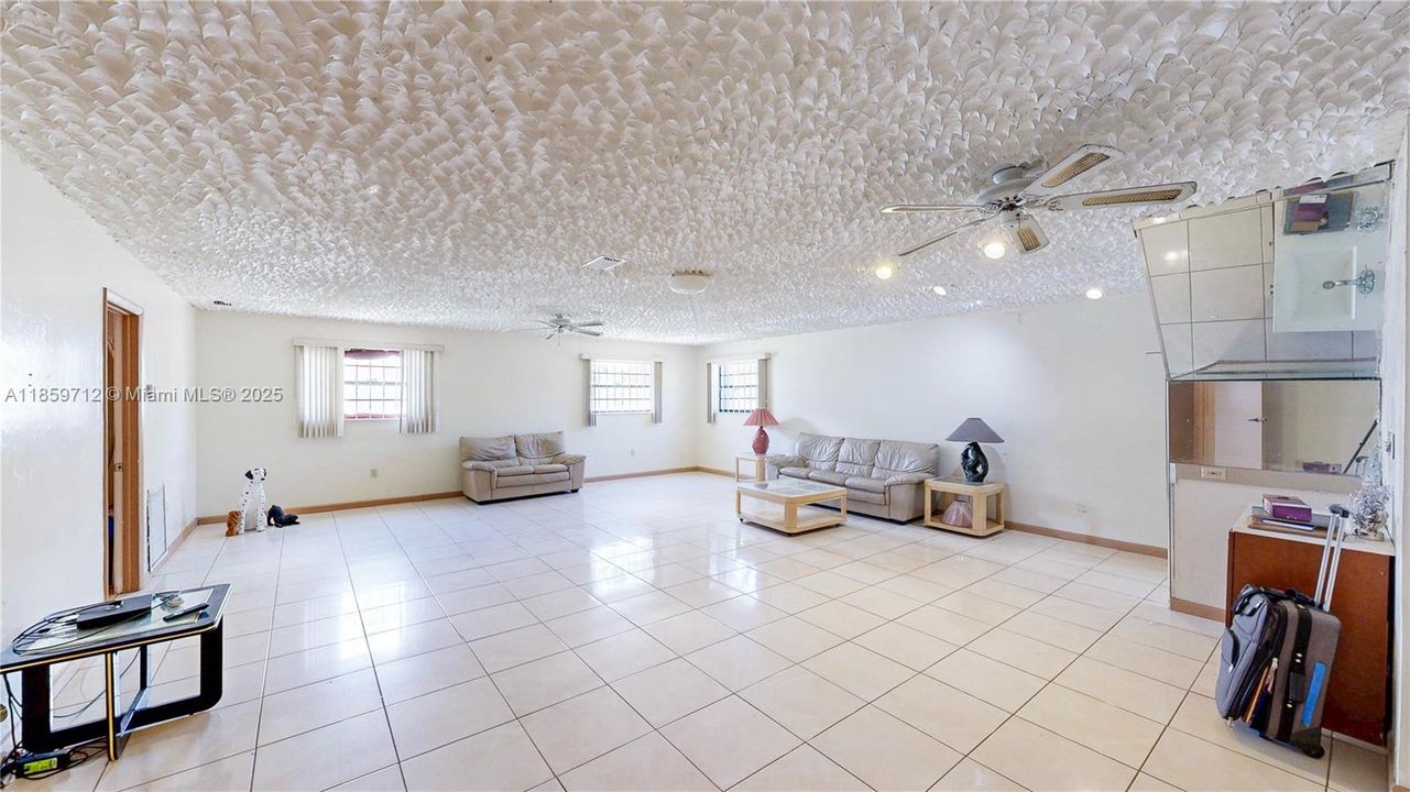 For Sale: $899,900 (7 beds, 3 baths, 5251 Square Feet)