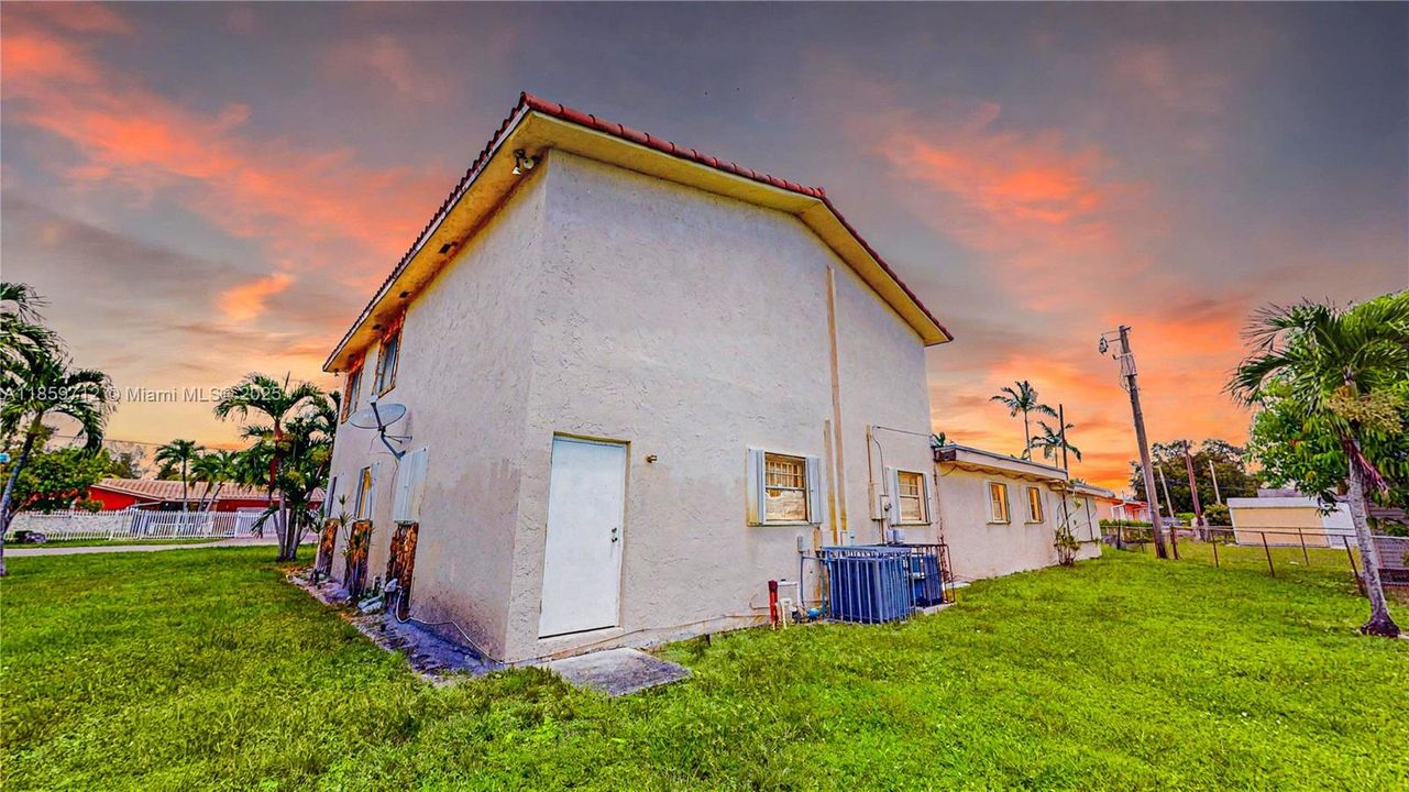 For Sale: $899,900 (7 beds, 3 baths, 5251 Square Feet)