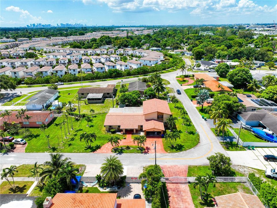 For Sale: $899,900 (7 beds, 3 baths, 5251 Square Feet)