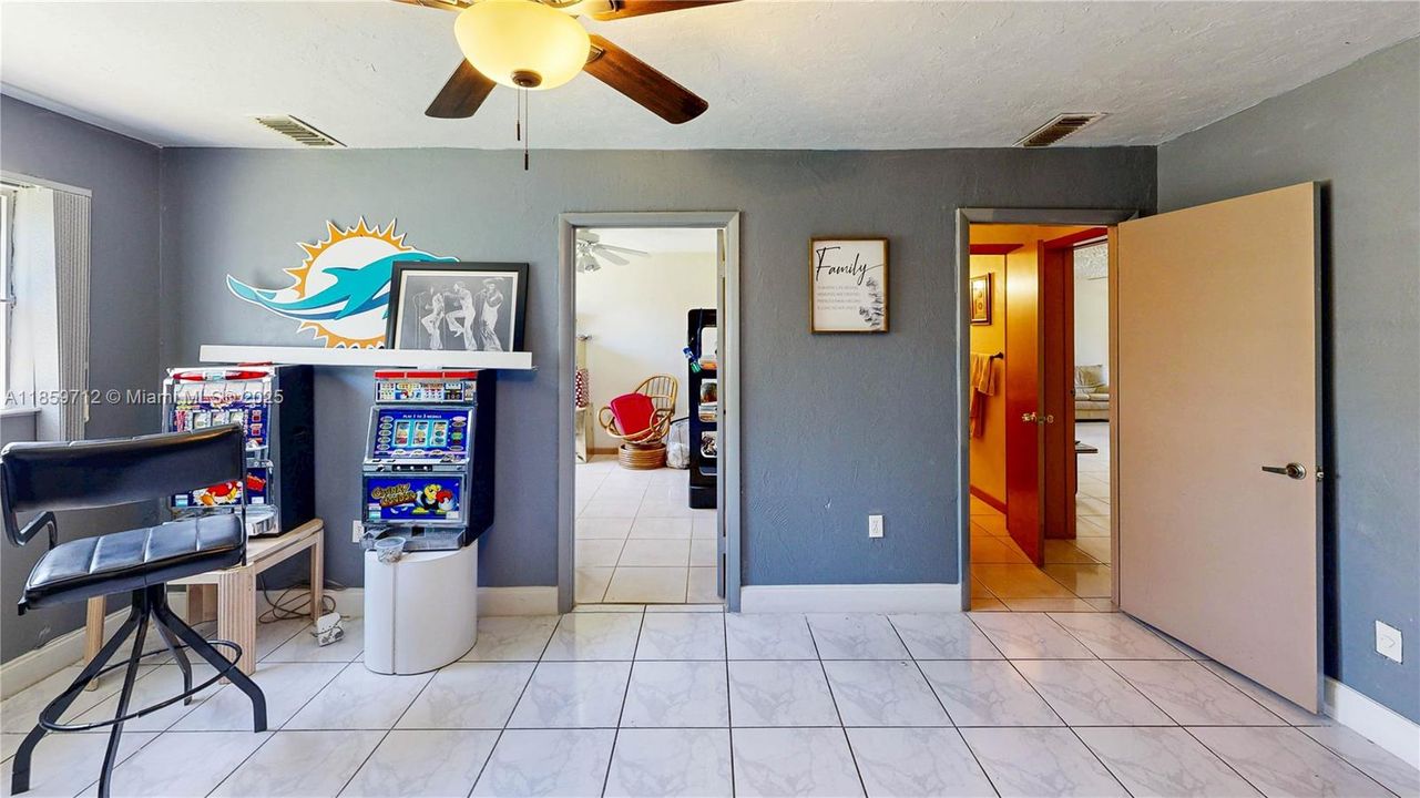 For Sale: $899,900 (7 beds, 3 baths, 5251 Square Feet)