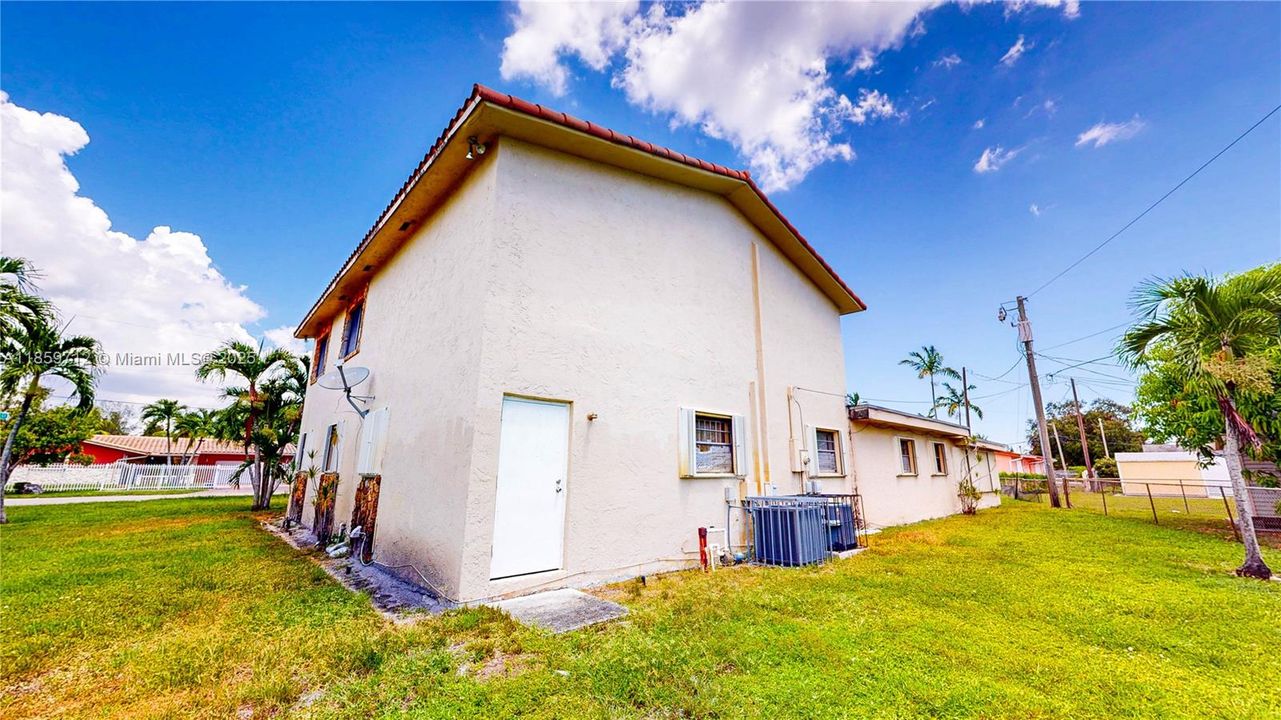 For Sale: $899,900 (7 beds, 3 baths, 5251 Square Feet)