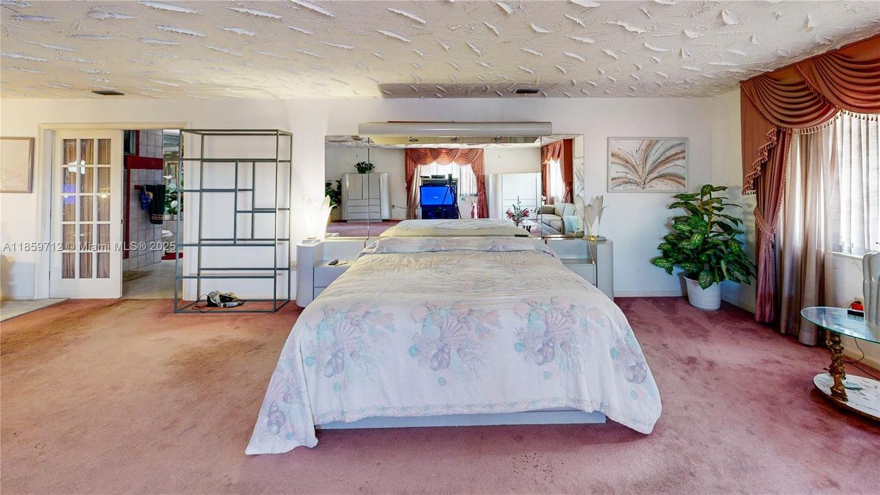 For Sale: $899,900 (7 beds, 3 baths, 5251 Square Feet)