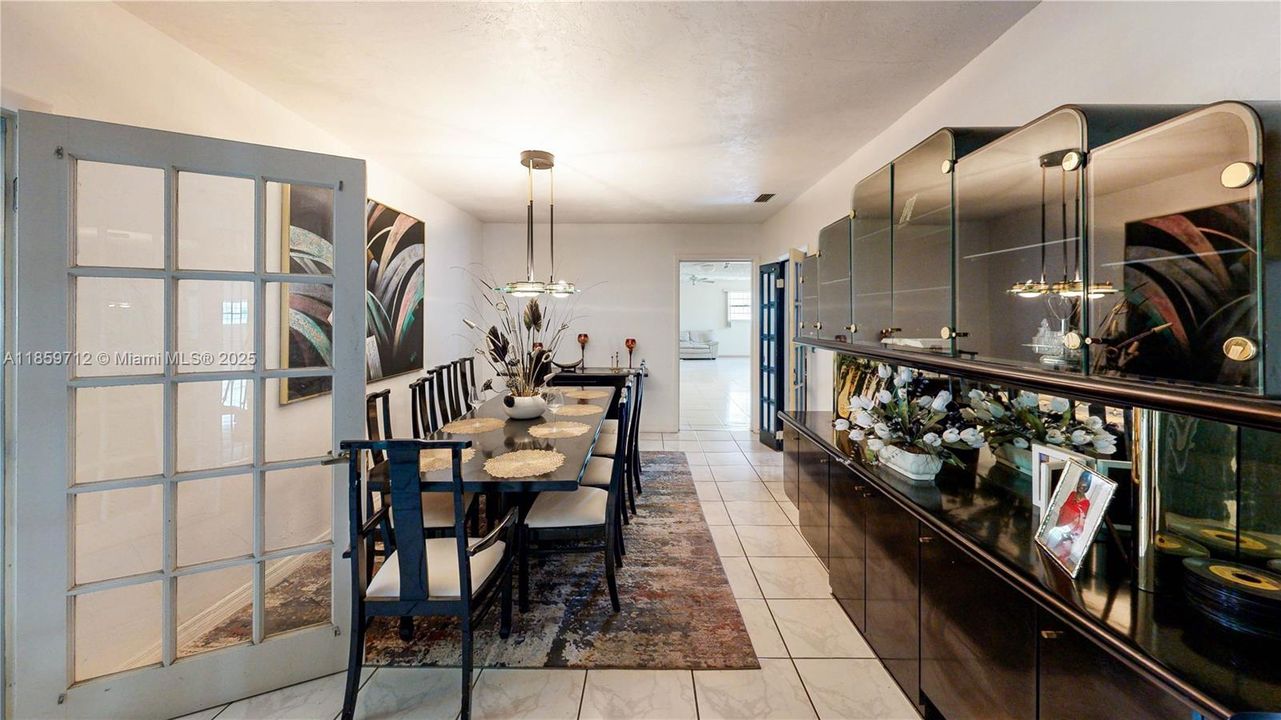 For Sale: $899,900 (7 beds, 3 baths, 5251 Square Feet)