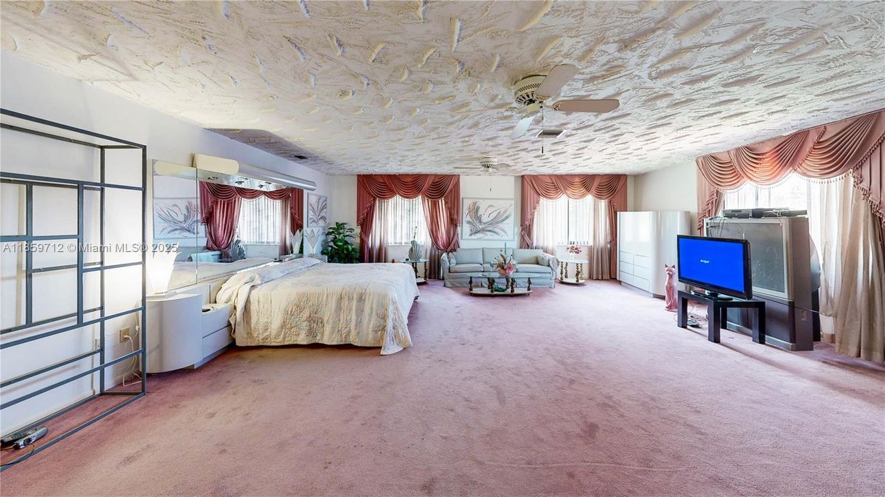 For Sale: $899,900 (7 beds, 3 baths, 5251 Square Feet)