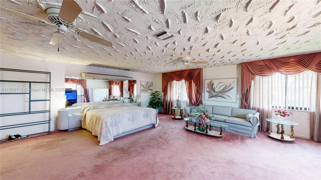 For Sale: $899,900 (7 beds, 3 baths, 5251 Square Feet)