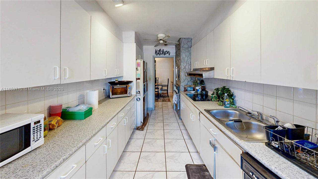 For Sale: $899,900 (7 beds, 3 baths, 5251 Square Feet)