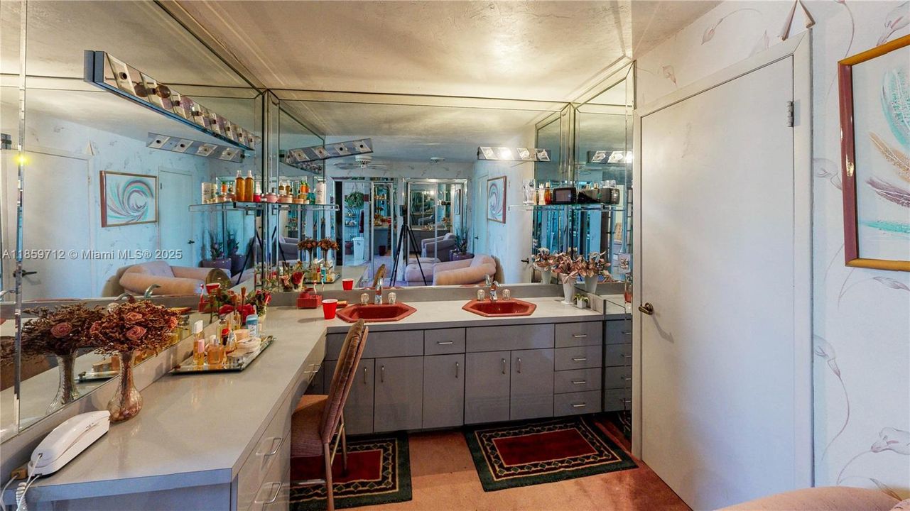 For Sale: $899,900 (7 beds, 3 baths, 5251 Square Feet)