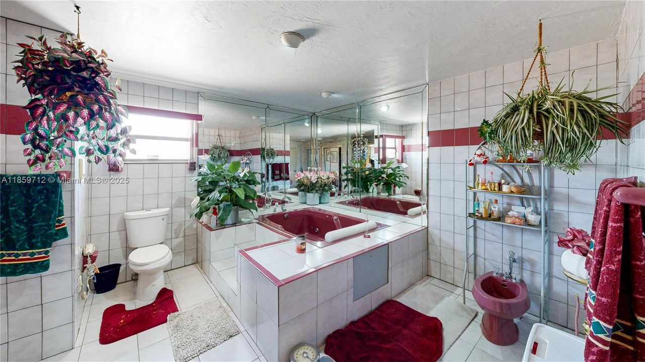 For Sale: $899,900 (7 beds, 3 baths, 5251 Square Feet)