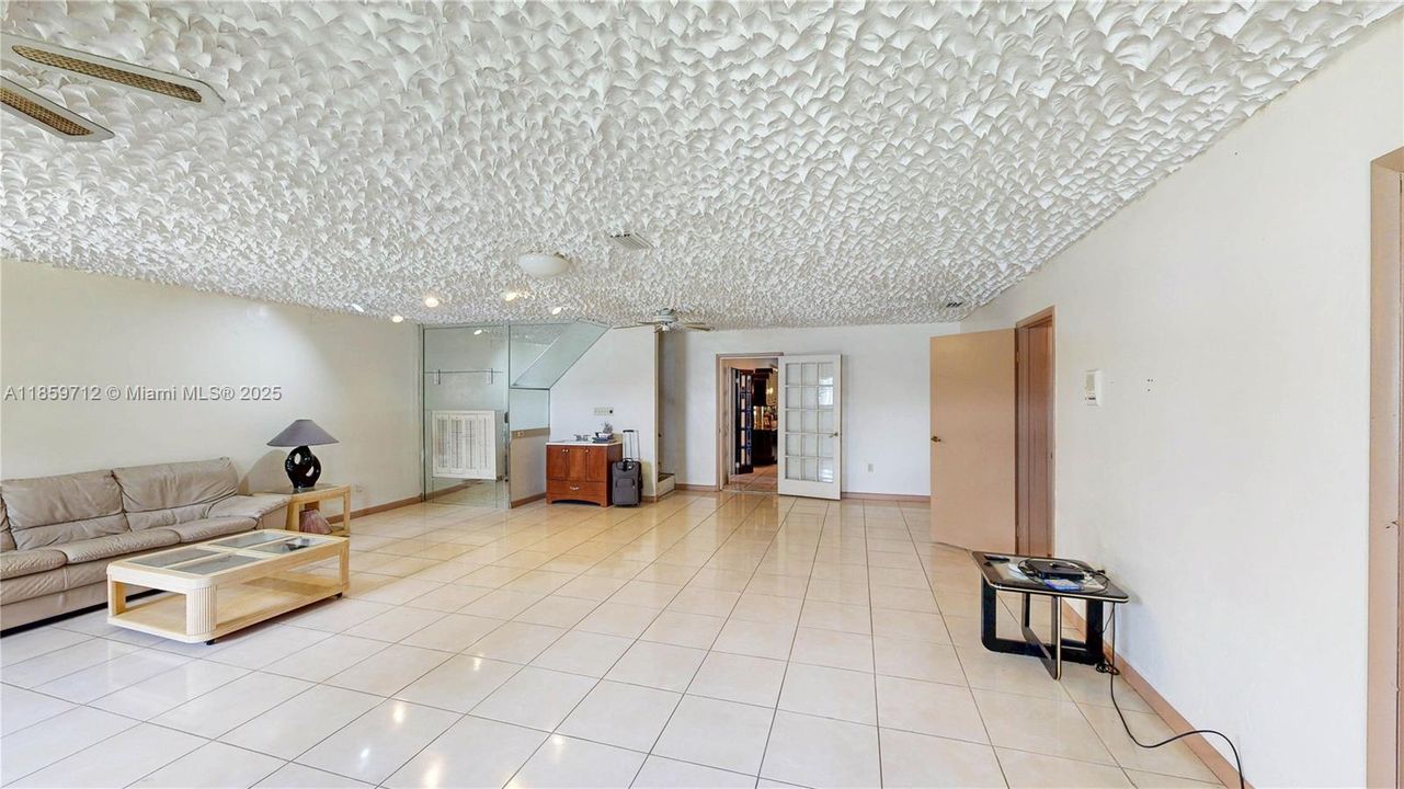 For Sale: $899,900 (7 beds, 3 baths, 5251 Square Feet)