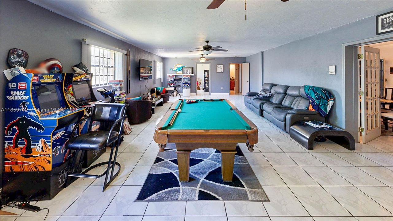 For Sale: $899,900 (7 beds, 3 baths, 5251 Square Feet)