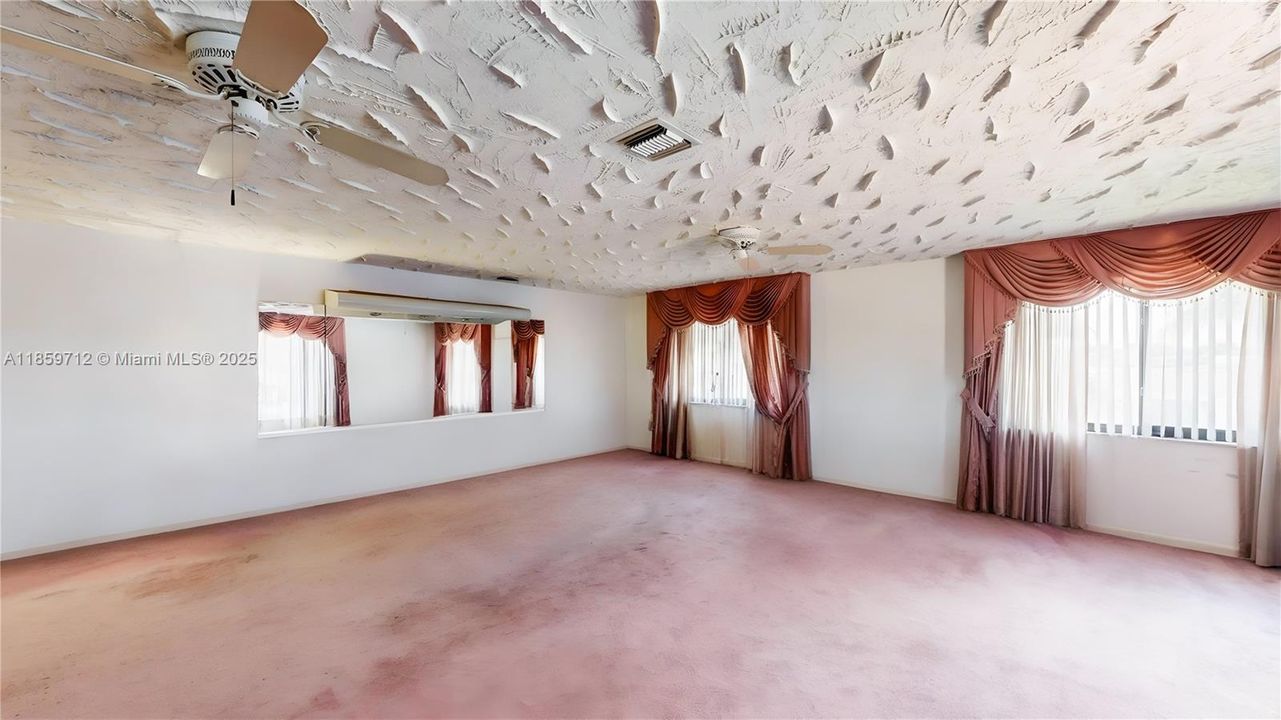 For Sale: $899,900 (7 beds, 3 baths, 5251 Square Feet)