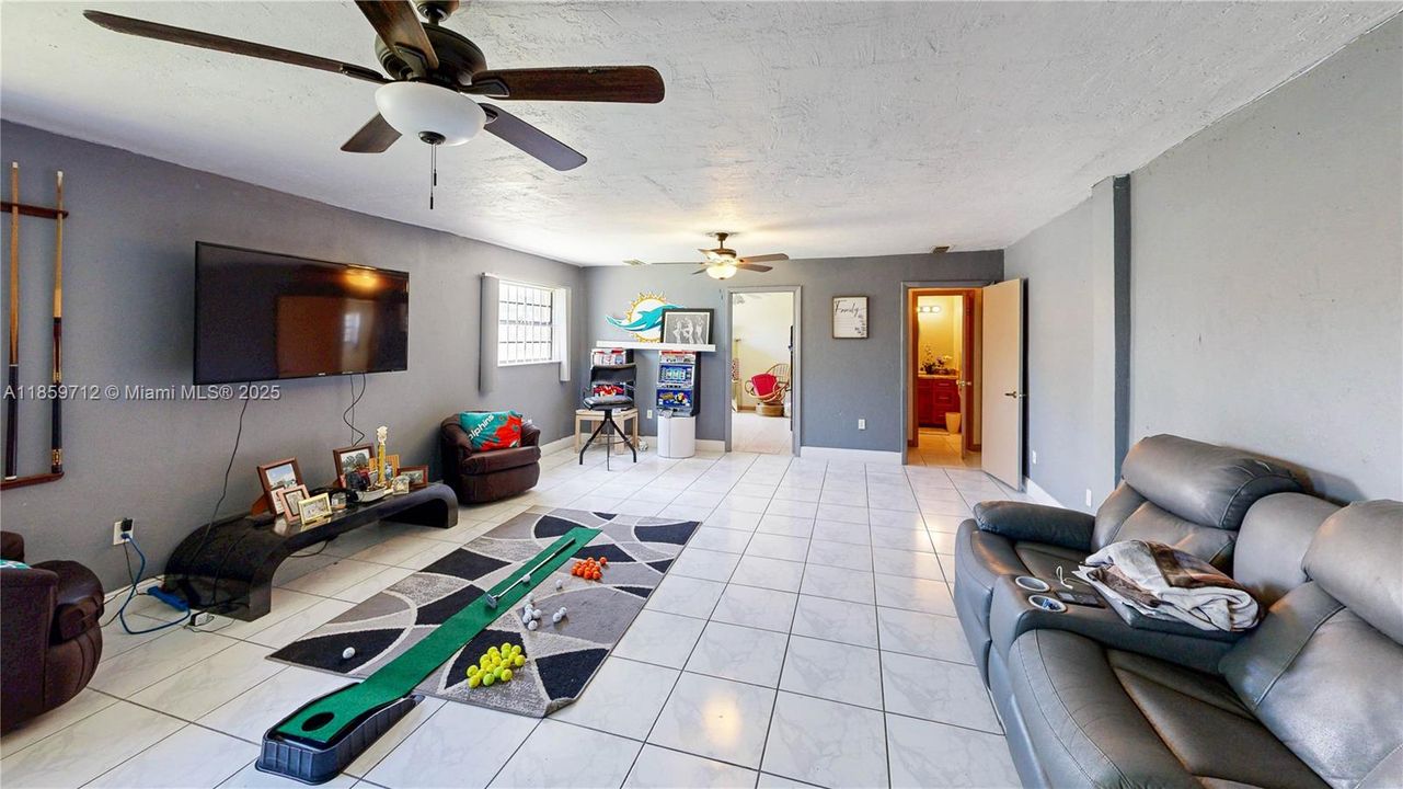 For Sale: $899,900 (7 beds, 3 baths, 5251 Square Feet)