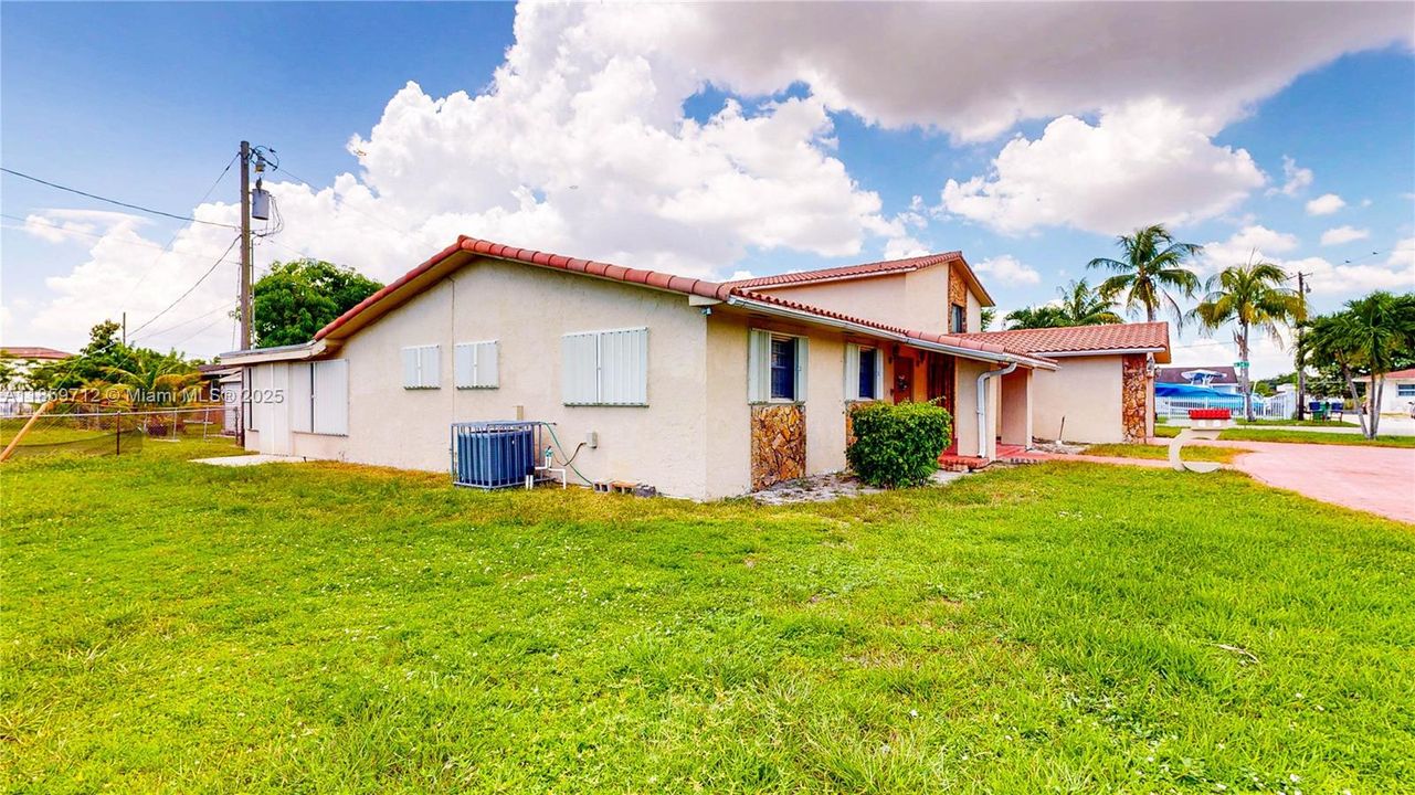 For Sale: $899,900 (7 beds, 3 baths, 5251 Square Feet)