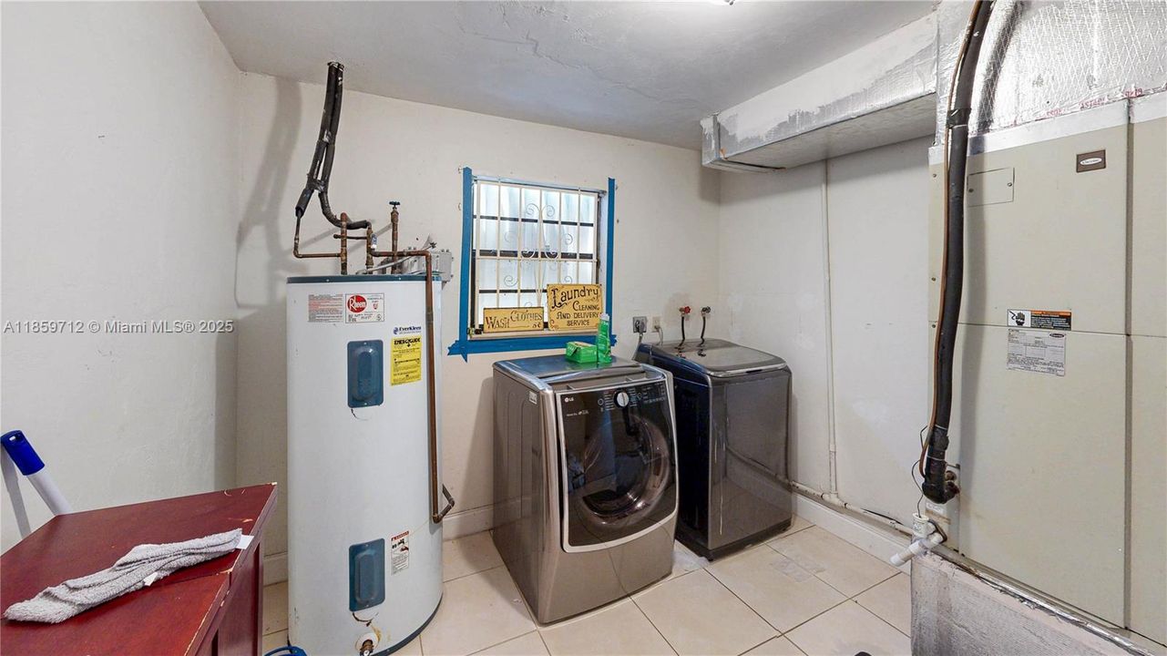 For Sale: $899,900 (7 beds, 3 baths, 5251 Square Feet)