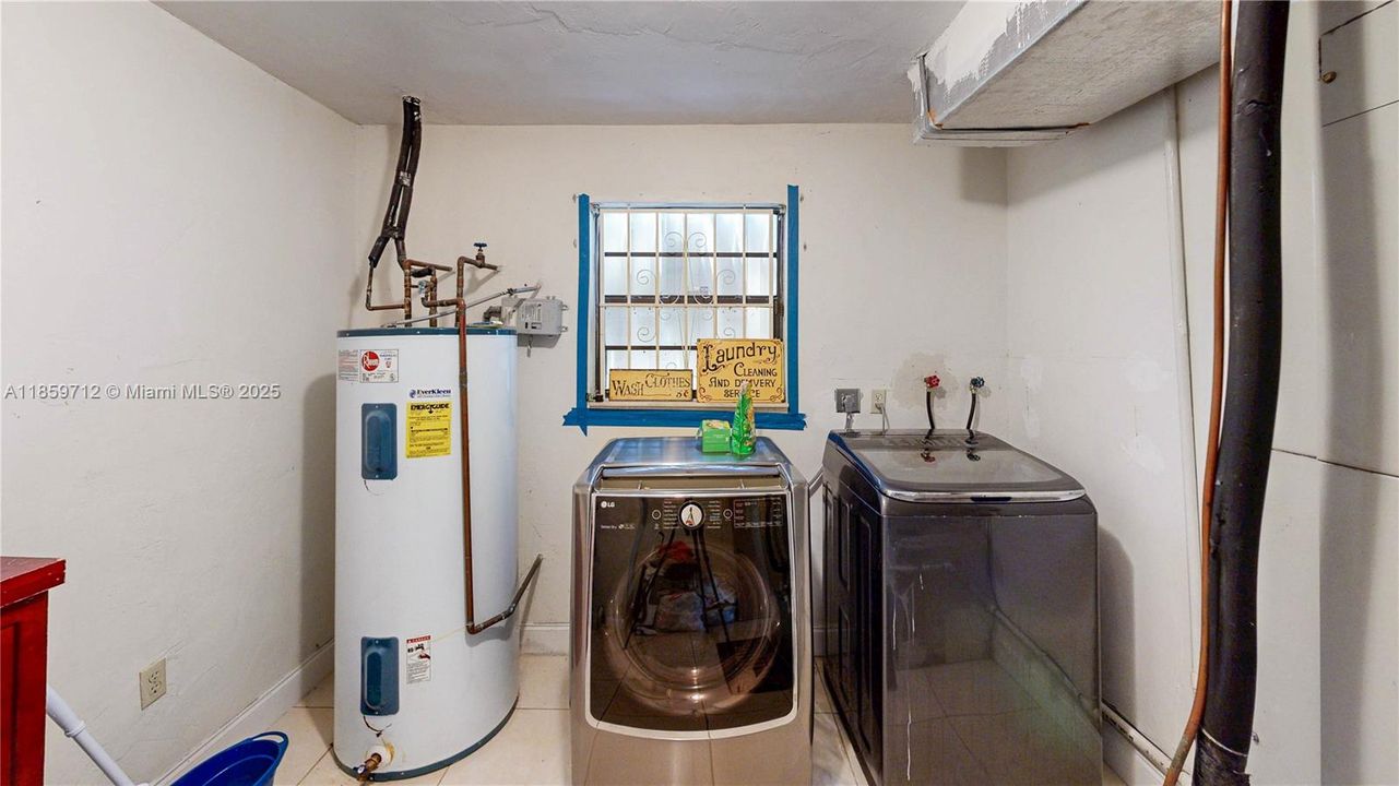 For Sale: $899,900 (7 beds, 3 baths, 5251 Square Feet)