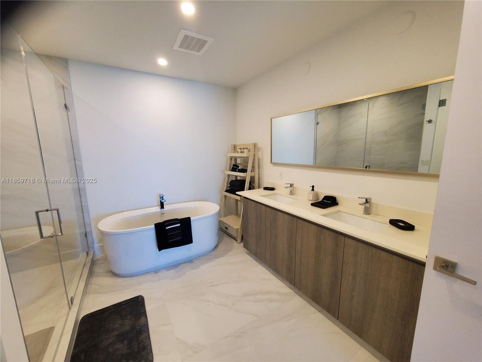 For Sale: $1,590,000 (2 beds, 2 baths, 0 Square Feet)