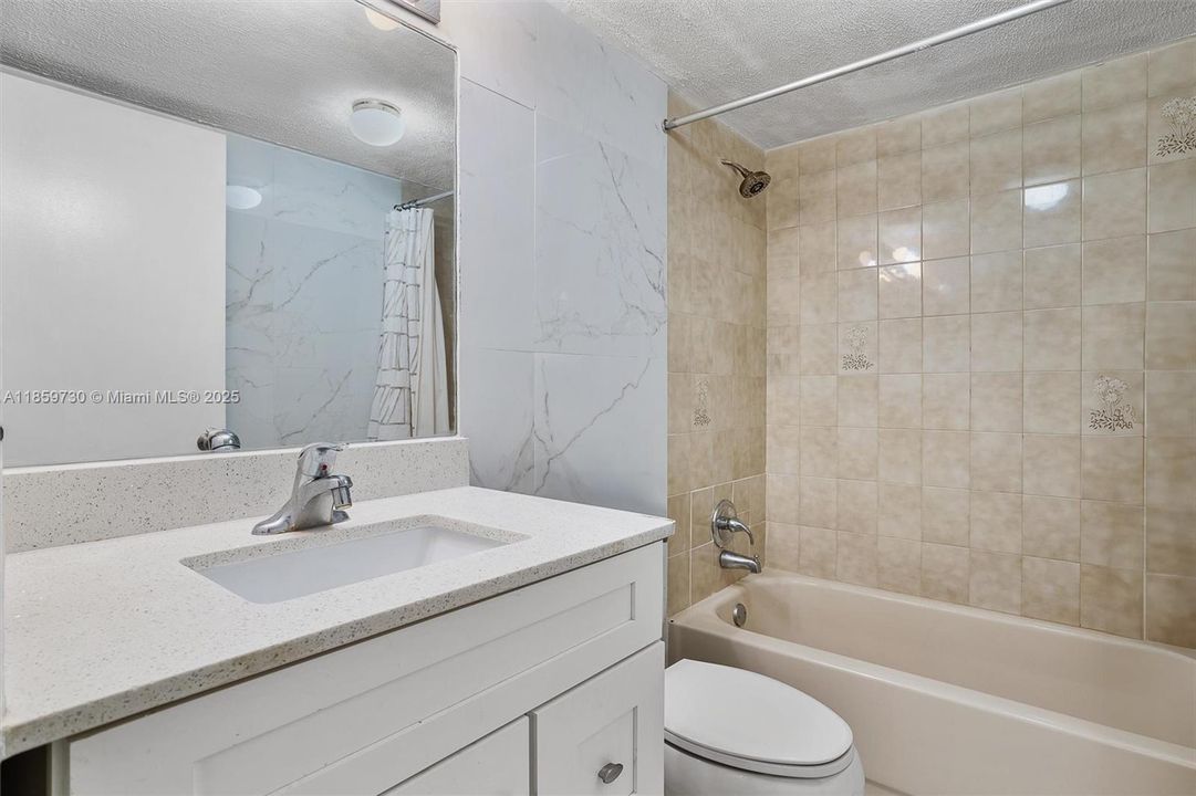 最近售出: $209,900 (2 贝兹, 2 浴室, 1075 平方英尺)